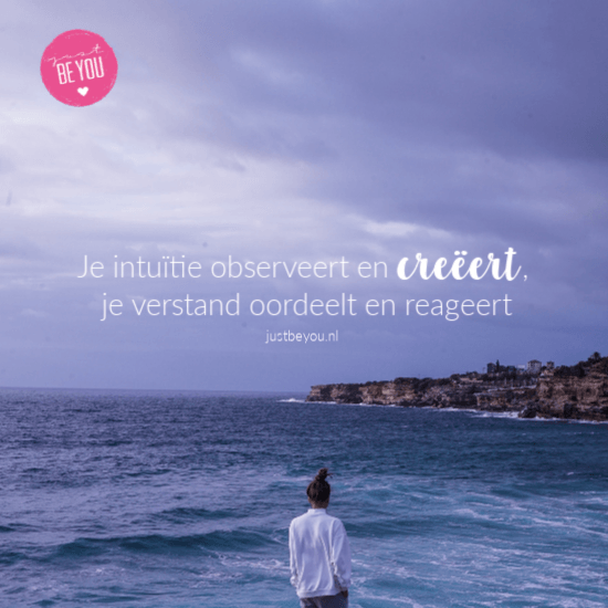 Hoe serieus neem jij je intuïtie? Nog meer je intuïtie volgen? Hier lees je waarom dit belangrijk is en hoe je dat doet Je intuïtie volgen, dat zouden meer mensen moeten doen… J Hoe serieus neem jij je intuïtie? Durf je erop te vertrouwen? En hoe dóe je dat dan? Begrijp me goed, je ratio is een hele nuttige en onmisbare tool van je lichaam. Bijvoorbeeld om logische kwesties op te lossen. In de maatschappij waarin we leven, wordt voornamelijk ons verstand aangesproken. Daardoor staan we verder van ons gevoel af. Terwijl dat ook onmisbaar is. Daarom deze blog, om hier meer balans in te krijgen. Waarom het verstandig is om je gevoel te volgen Vaak nemen we een besluit op basis van angst, een verwachting van anderen of omdat het de makkelijkste weg is. Dit is vaak geen goede basis om een beslissing te nemen. Dat heeft ermee te maken dat achter deze motivaties vaak een negatieve emotie schuilgaat. En negativiteit (angst, ongeduld, verveling) is vaak niet de allerbeste raadgever. Je intuïtie is dat wél. Maar omdat deze meestal letterlijk wordt overstemd door je gedachten, verdwijnt je intuïtie naar de achtergrond waardoor je het vergeet of er niet meer op durft te vertrouwen. Het gaat er dus om dat je eerst je gevoel volgt en daarna je verstand, bij wijze van second opinion. Wat zegt jouw gevoel? Luister naar je gevoel en doe nog even niks met de opkomende gedachten die er in je hoofd opdoemen. De taal van je intuïtie is namelijk je gevoel. Via je gevoelens kom je erachter wat je intuïtie je wilt zeggen. Maar dat is nog best een hele kluif. Want hoe weet je of een gevoel je zuivere intuïtie is of dat het eigenlijk een vermomde gedachte is (een gedachte of oordeel dat een gevoel triggert)? De uitdaging is om de gedachten-knop tijdelijk op mute te zetten en de intuïtie-knop op record. Je mind reageert namelijk op een emotie vanuit eerdere ervaringen. Dat maakt dat je gedachten niet altijd objectief zijn maar bevooroordeeld. En helemaal als het om een moeilijke beslissing gaat waar veel emoties aan kleven. Je innerlijke criticus (meer hierover in een vorige blog) begint meteen te tetteren zodra je de controle over een situatie dreigt te verliezen. Bijvoorbeeld als je goede voornemens voor het nieuwe jaar opschrijft en je iets wenst wat niet haalbaar lijkt te zijn. Gegarandeerd dat je gedachten je ervan proberen te overtuigen om ‘normaal te doen’ en realistisch te zijn. Filter je gevoelens Focus op wat je voelt en niet op hoe jij (of anderen!) ergens over denkt. De volgende stap is om te checken of dat wat je voelt vanuit je intuïtie komt of dat het stiekem toch een gedachte is die een emotie bij je oproept. Want gedachten kunnen verpakt zijn als gemanipuleerde gevoelens. Dit zijn als het ware de E-nummers van de emoties, je hebt er weinig aan. Herken je gevoelens Hoe vaker je oefent om je gevoelens te observeren, hoe makkelijker het wordt om onderscheid te maken tussen een intuïtief gevoel en een gevoel vanuit belemmerende gedachten en overtuigingen. En hoe vaker je op je intuïtie durft te vertrouwen, hoe sterker het wordt. Kenmerk 1: je intuïtie is meestal een subtiel gevoel. Dus geen heftige paniek-emotie. Daarom is het goed om de stilte op te zoeken, zodat je de subtiele verschillen kunt opmerken. Kenmerk 2: je kunt alleen op dit moment op je intuïtie afstemmen. Dus zodra je merkt dat je met je gedachten naar gisteren of volgende week gaat, weet je dat je géén connectie hebt met je intuïtie en dat de mind-knop aan staat. Je intuïtie observeert en creëert, je verstand oordeelt en reageert Hoe serieus neem jij je intuïtie? Nog meer je intuïtie volgen? Hier lees je waarom dit belangrijk is en hoe je dat doet Je intuïtie volgen, dat zouden meer mensen moeten doen… J Hoe serieus neem jij je intuïtie? Durf je erop te vertrouwen? En hoe dóe je dat dan? Begrijp me goed, je ratio is een hele nuttige en onmisbare tool van je lichaam. Bijvoorbeeld om logische kwesties op te lossen. In de maatschappij waarin we leven, wordt voornamelijk ons verstand aangesproken. Daardoor staan we verder van ons gevoel af. Terwijl dat ook onmisbaar is. Daarom deze blog, om hier meer balans in te krijgen. Waarom het verstandig is om je gevoel te volgen Vaak nemen we een besluit op basis van angst, een verwachting van anderen of omdat het de makkelijkste weg is. Dit is vaak geen goede basis om een beslissing te nemen. Dat heeft ermee te maken dat achter deze motivaties vaak een negatieve emotie schuilgaat. En negativiteit (angst, ongeduld, verveling) is vaak niet de allerbeste raadgever. Je intuïtie is dat wél. Maar omdat deze meestal letterlijk wordt overstemd door je gedachten, verdwijnt je intuïtie naar de achtergrond waardoor je het vergeet of er niet meer op durft te vertrouwen. Het gaat er dus om dat je eerst je gevoel volgt en daarna je verstand, bij wijze van second opinion. Wat zegt jouw gevoel? Luister naar je gevoel en doe nog even niks met de opkomende gedachten die er in je hoofd opdoemen. De taal van je intuïtie is namelijk je gevoel. Via je gevoelens kom je erachter wat je intuïtie je wilt zeggen. Maar dat is nog best een hele kluif. Want hoe weet je of een gevoel je zuivere intuïtie is of dat het eigenlijk een vermomde gedachte is (een gedachte of oordeel dat een gevoel triggert)? De uitdaging is om de gedachten-knop tijdelijk op mute te zetten en de intuïtie-knop op record. Je mind reageert namelijk op een emotie vanuit eerdere ervaringen. Dat maakt dat je gedachten niet altijd objectief zijn maar bevooroordeeld. En helemaal als het om een moeilijke beslissing gaat waar veel emoties aan kleven. Je innerlijke criticus (meer hierover in een vorige blog) begint meteen te tetteren zodra je de controle over een situatie dreigt te verliezen. Bijvoorbeeld als je goede voornemens voor het nieuwe jaar opschrijft en je iets wenst wat niet haalbaar lijkt te zijn. Gegarandeerd dat je gedachten je ervan proberen te overtuigen om ‘normaal te doen’ en realistisch te zijn. Filter je gevoelens Focus op wat je voelt en niet op hoe jij (of anderen!) ergens over denkt. De volgende stap is om te checken of dat wat je voelt vanuit je intuïtie komt of dat het stiekem toch een gedachte is die een emotie bij je oproept. Want gedachten kunnen verpakt zijn als gemanipuleerde gevoelens. Dit zijn als het ware de E-nummers van de emoties, je hebt er weinig aan. Herken je gevoelens Hoe vaker je oefent om je gevoelens te observeren, hoe makkelijker het wordt om onderscheid te maken tussen een intuïtief gevoel en een gevoel vanuit belemmerende gedachten en overtuigingen. En hoe vaker je op je intuïtie durft te vertrouwen, hoe sterker het wordt. Kenmerk 1: je intuïtie is meestal een subtiel gevoel. Dus geen heftige paniek-emotie. Daarom is het goed om de stilte op te zoeken, zodat je de subtiele verschillen kunt opmerken. Kenmerk 2: je kunt alleen op dit moment op je intuïtie afstemmen. Dus zodra je merkt dat je met je gedachten naar gisteren of volgende week gaat, weet je dat je géén connectie hebt met je intuïtie en dat de mind-knop aan staat. Je intuïtie observeert en creëert, je verstand oordeelt en reageert