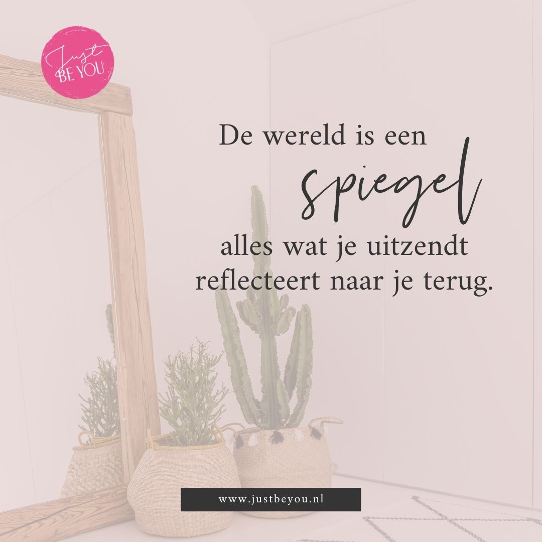 De wereld is een spiegel: alles wat je uitzendt reflecteert naar je terug.